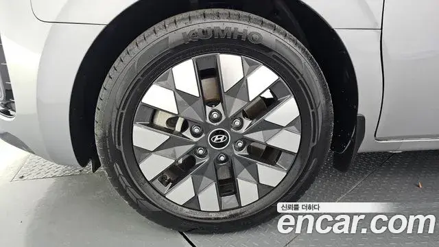 Hyundai Staria 2023 — Фото 5/20