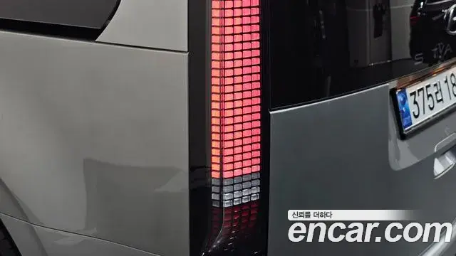 Hyundai Staria 2023 — ფოტო 21/33