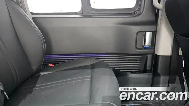 Hyundai Staria 2023 — ფოტო 11/33