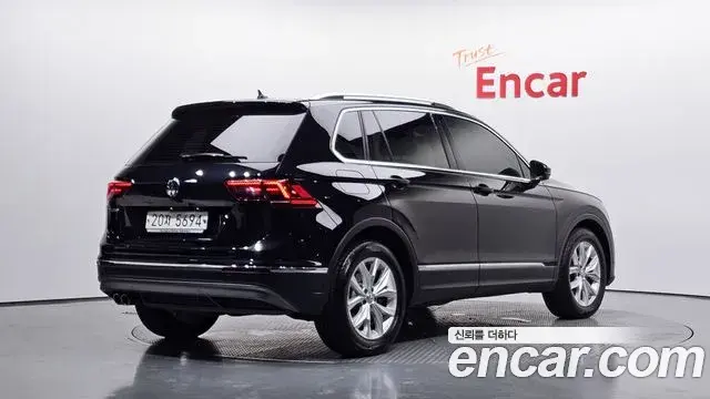 Volkswagen Tiguan 2018 — Фото 2/20