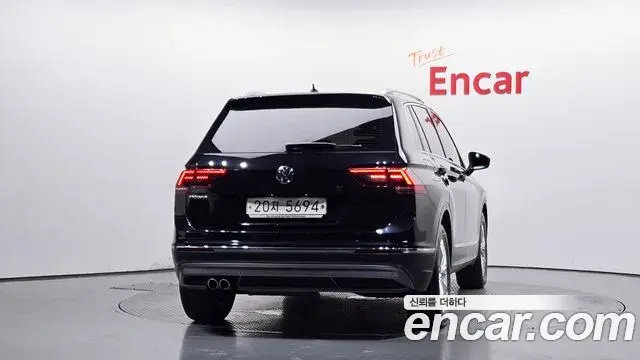Volkswagen Tiguan 2018 — Фото 4/20