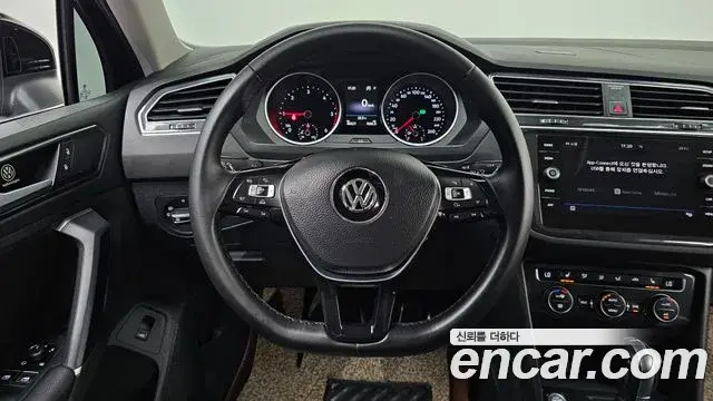 Volkswagen Tiguan 2018 — Фото 13/20