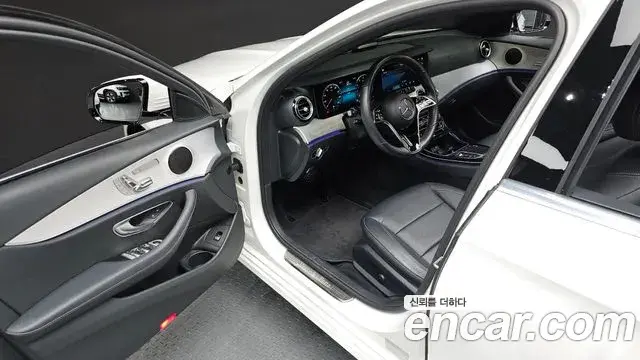 Mercedes-Benz E-Class 2020 — Фото 10/20