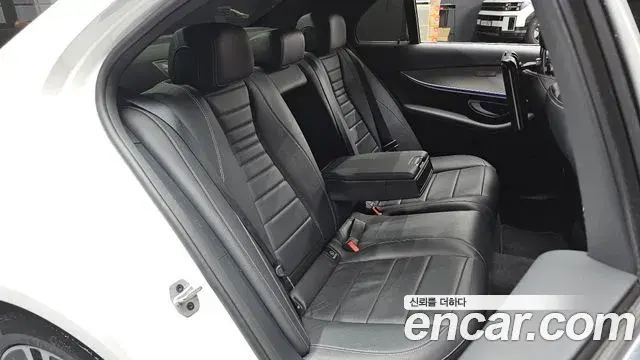 Mercedes-Benz E-Class 2020 — Фото 11/20