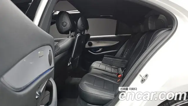 Mercedes-Benz E-Class 2020 — Фото 12/20