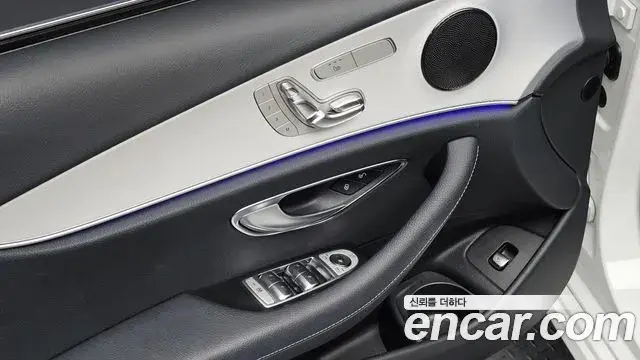 Mercedes-Benz E-Class 2020 — Фото 19/20
