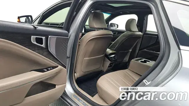 Kia K8 2022 — Şəkil 18/34