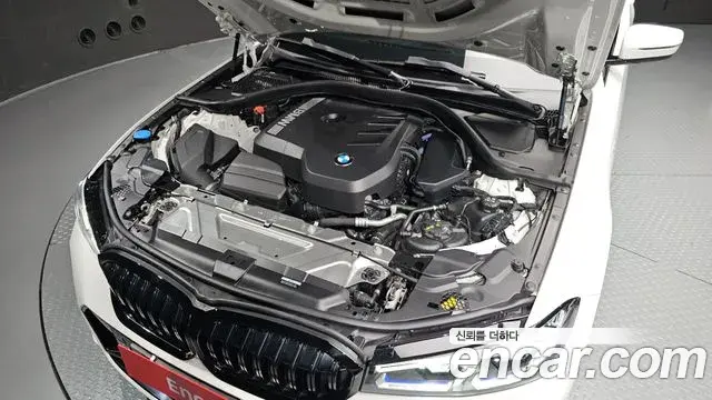 BMW 3 Series 2025 — Photo 12/32