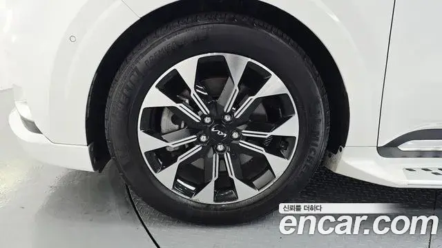 Kia Carnival 2022 — Şəkil 13/34