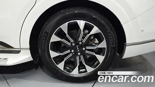 Kia Carnival 2022 — Şəkil 18/34