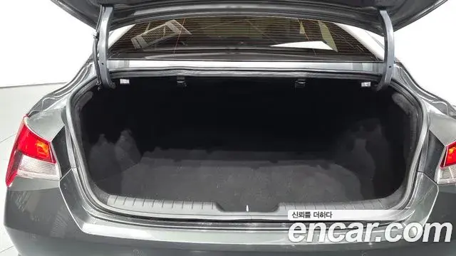 Hyundai The New Avante Hybrid 2022 — ფოტო 11/20