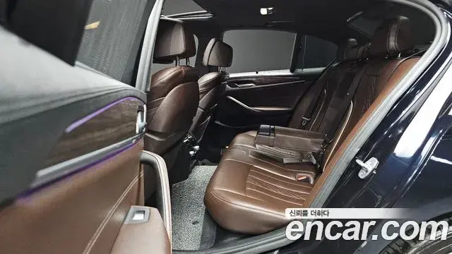 BMW 5 Series 2019 — Фото 11/20