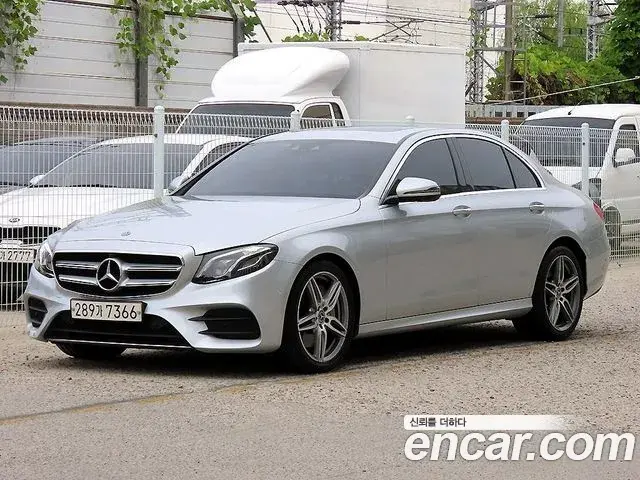 Mercedes-Benz E-Class 2018 — Şəkil 19/20