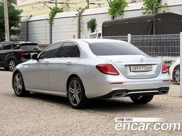 Mercedes-Benz E-Class 2018 — Şəkil 12/20