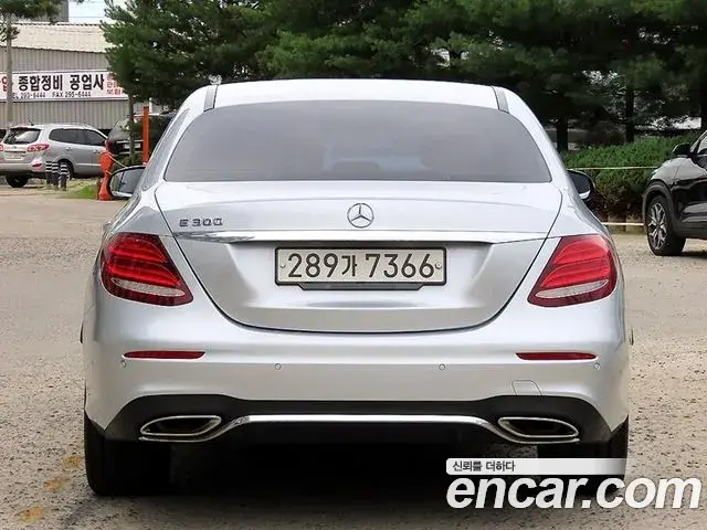 Mercedes-Benz E-Class 2018 — Şəkil 16/20