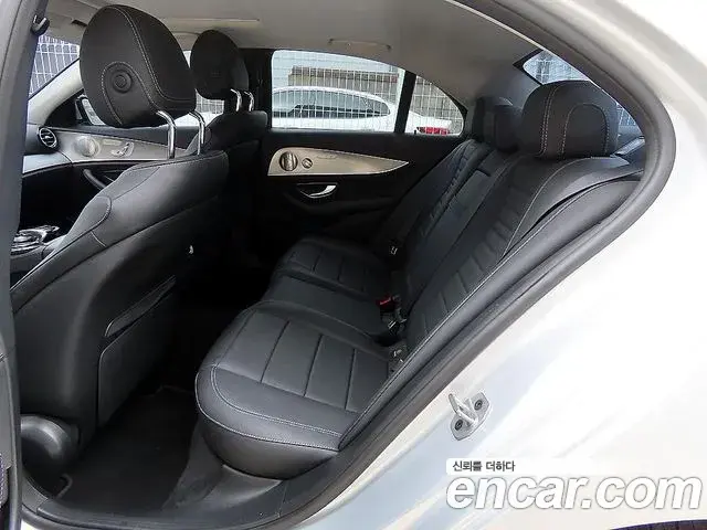Mercedes-Benz E-Class 2018 — Şəkil 11/20
