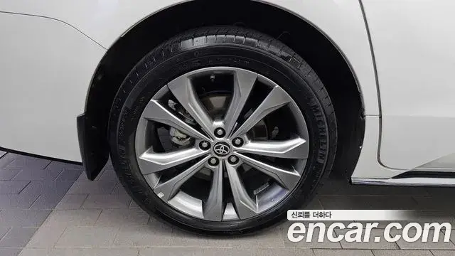 Toyota Sienna 2024 — Şəkil 19/20