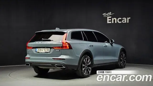 Volvo V60 Cross Country 2022 — Фото 2/20