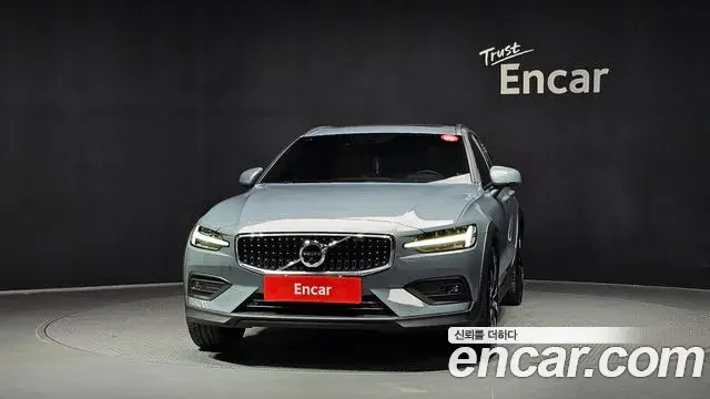 Volvo V60 Cross Country 2022 — Фото 3/20