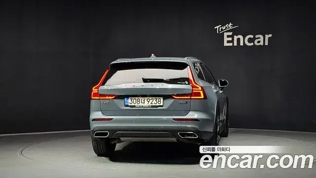 Volvo V60 Cross Country 2022 — Фото 4/20
