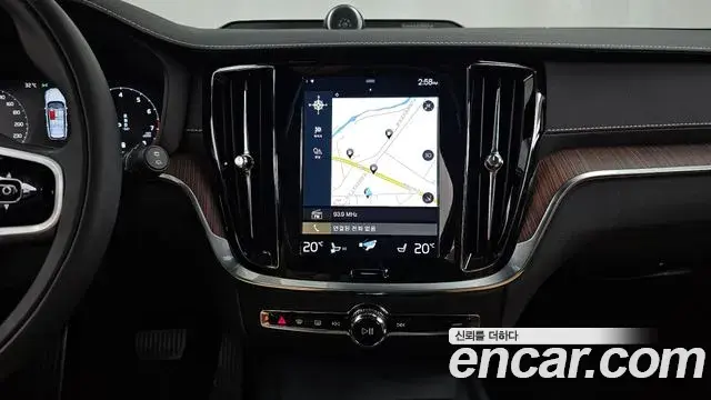 Volvo V60 Cross Country 2022 — Фото 14/20
