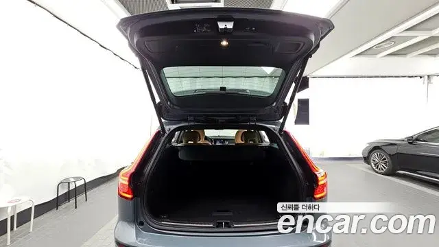 Volvo V60 Cross Country 2022 — Фото 20/20