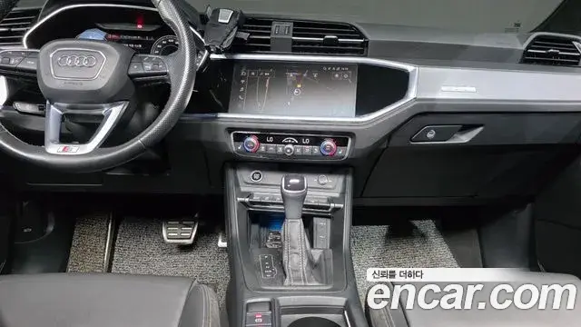 Audi Q3 2023 — Фото 16/20