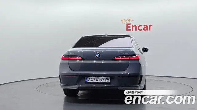 BMW 7 Series 2023 — ფოტო 10/37