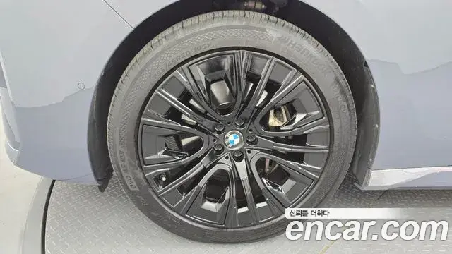 BMW 7 Series 2023 — ფოტო 21/37