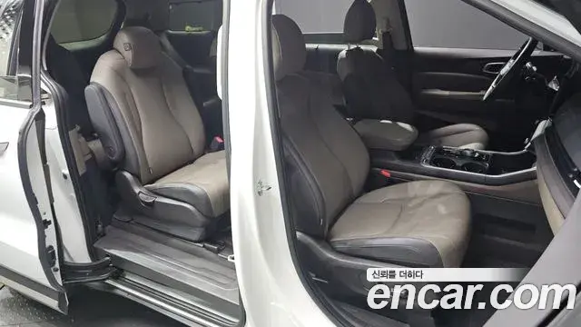 Kia Carnival 2025 — Şəkil 8/33