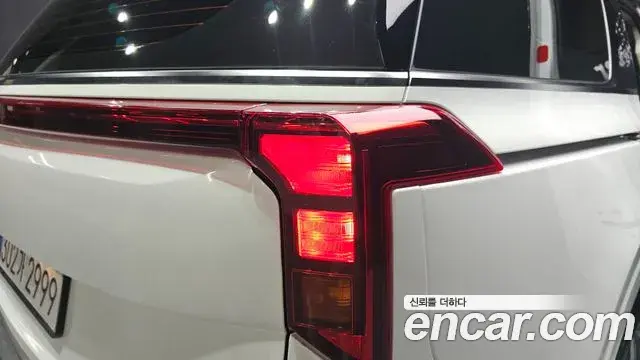 Kia Carnival 2025 — Şəkil 2/33
