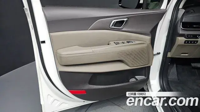 Kia Carnival 2025 — Şəkil 17/33