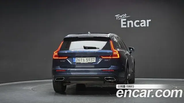 Volvo V60 Cross Country 2021 — Şəkil 21/30