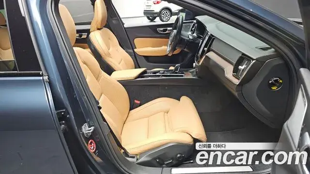 Volvo V60 Cross Country 2021 — Şəkil 11/30
