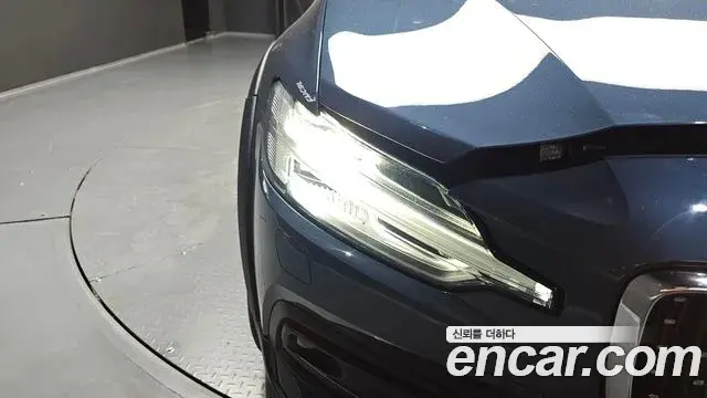 Volvo V60 Cross Country 2021 — Şəkil 29/30