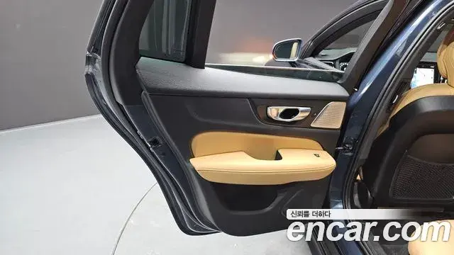 Volvo V60 Cross Country 2021 — Şəkil 16/30