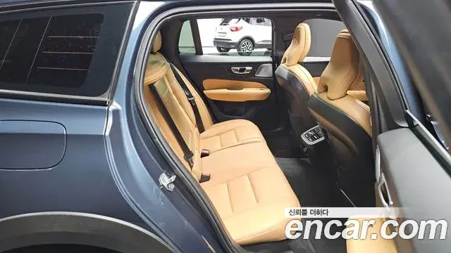 Volvo V60 Cross Country 2021 — Şəkil 28/30