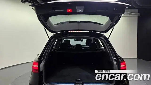 Mercedes-Benz GLC-Class 2019 — Photo 30/37
