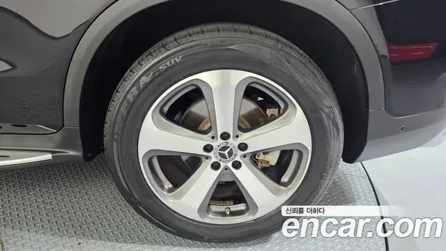Mercedes-Benz GLC-Class 2019 — Photo 13/37