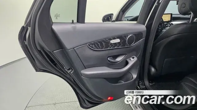 Mercedes-Benz GLC-Class 2019 — Photo 15/37