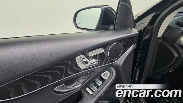 Mercedes-Benz GLC-Class 2019 — Photo 16/37
