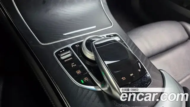 Mercedes-Benz GLC-Class 2019 — Photo 21/37