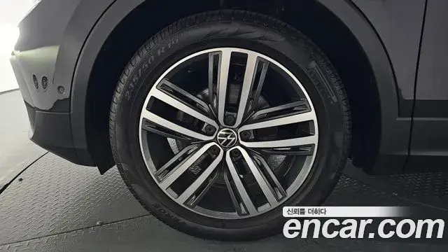 Volkswagen Tiguan 2023 — Şəkil 34/39