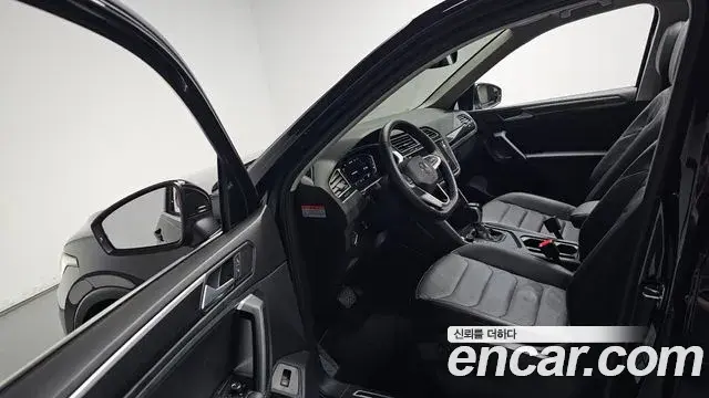 Volkswagen Tiguan 2023 — Şəkil 18/39