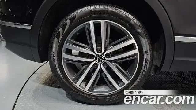 Volkswagen Tiguan 2023 — Şəkil 36/39