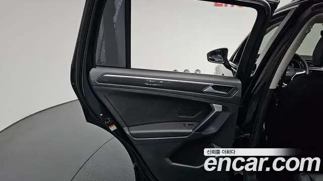 Volkswagen Tiguan 2023 — Şəkil 24/39
