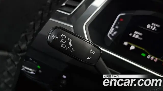 Volkswagen Tiguan 2023 — Şəkil 35/39