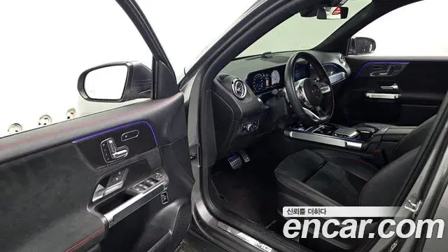 Mercedes-Benz GLB-Class 2021 — Фото 8/20