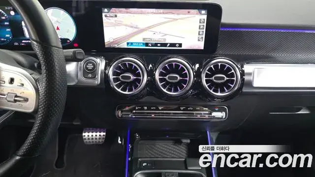 Mercedes-Benz GLB-Class 2021 — Фото 12/20