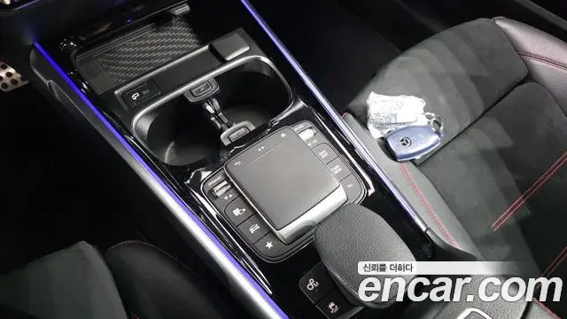 Mercedes-Benz GLB-Class 2021 — Фото 17/20
